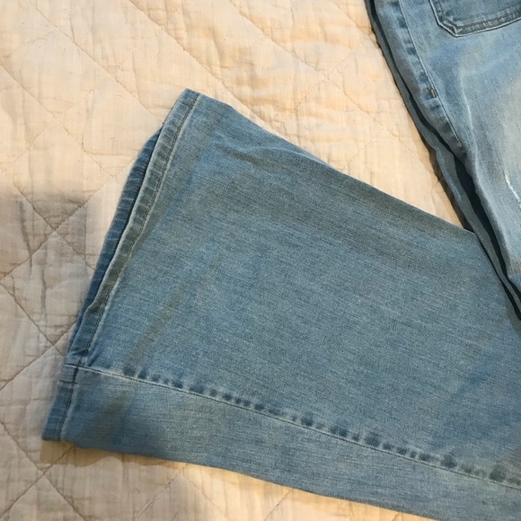 ❓Guess Distressed Bootcut Jeans - Picture 6 of 7